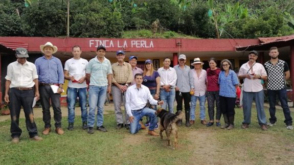 Reunión de grupo veredal funcional en Riofrío