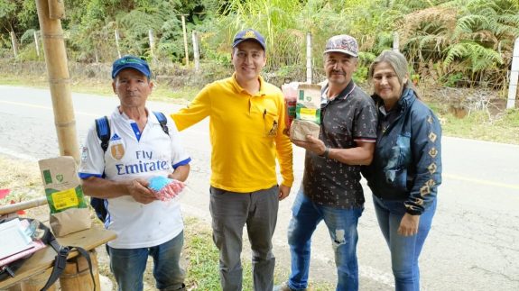 Caficultores de Roldanillo recibieron semillas de maíz y fríjol